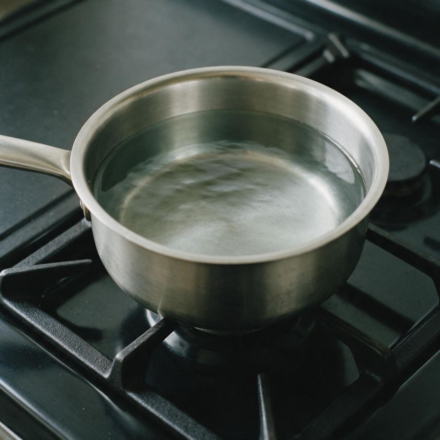 An empty clean pan before a boil test